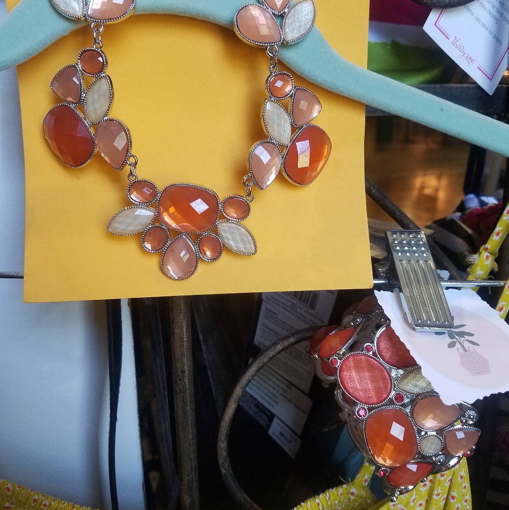 Beaded gem matching necklace and bracelet